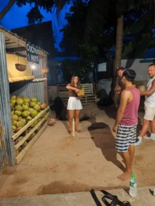 סדנת קוקוס מקומית למטיילים ב־Coconut Home קופנגן – EastCard