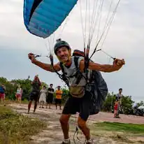 מדריך לאחר סשן צניחה מטורף מעל חופי קו לאן - איסטקארד