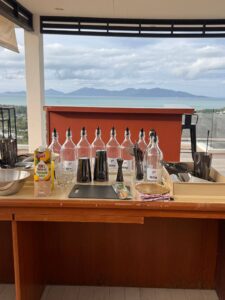 סדנת קוקטיילים כשרה קו סמוי-עמדת הכנת הקוקטיילים- איסט קארד