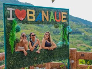 קבוצת מטיילים בטרק טרסות אורז בנאווי- איסט קארד