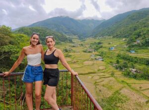 קבוצת מטיילות בטרק טרסות אורז בנאווי- איסט קארד