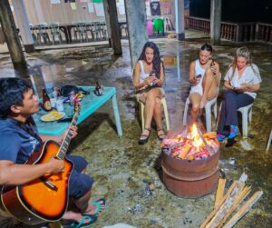 ערב מדורה וגיטרה בטרק טרסות אורז בבנאווי- איסט קארד