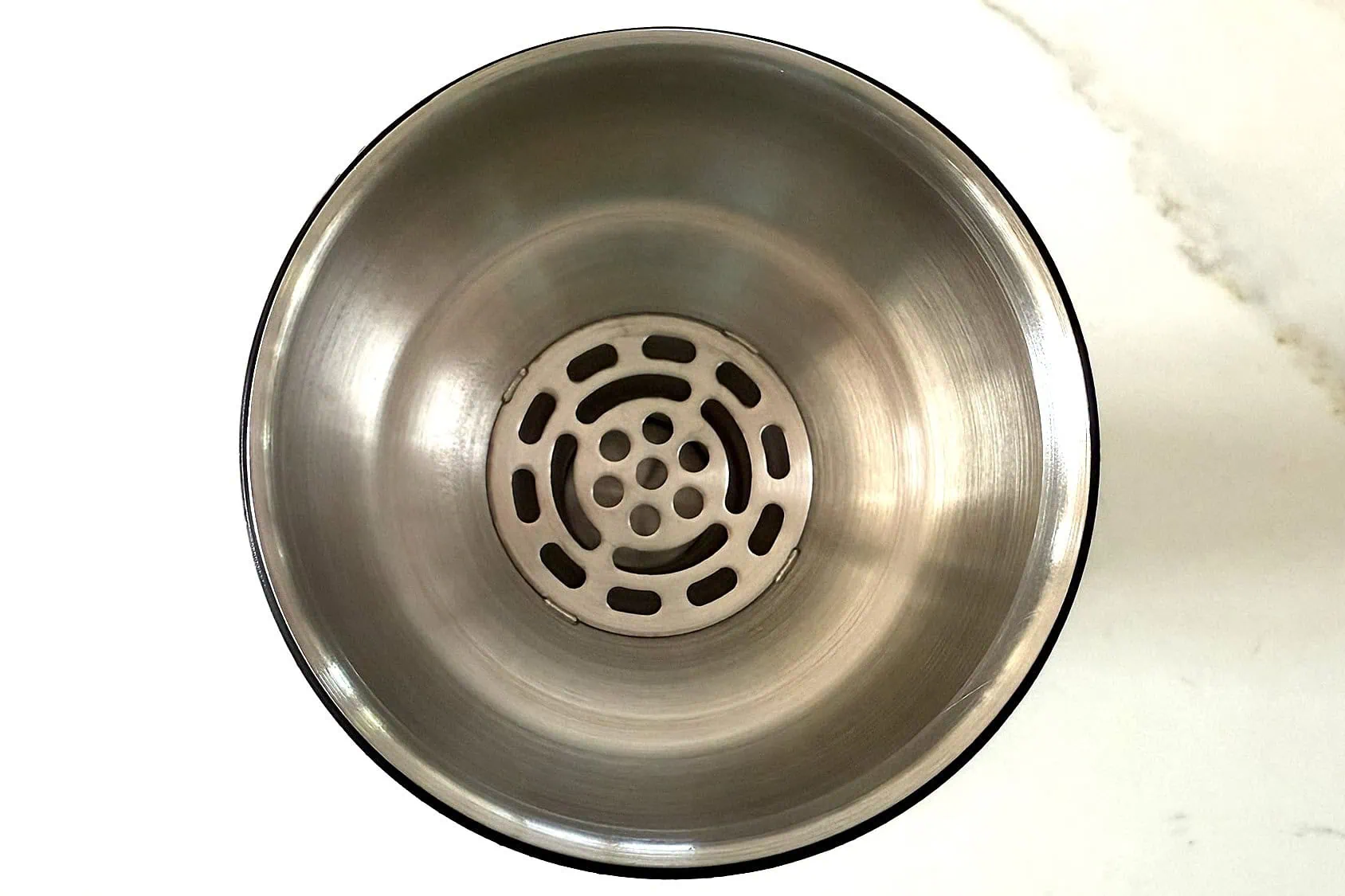 Built-in Strainer