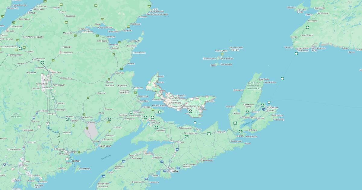 Detailed map of Nova Scotia showing cities, towns, highways, and natural parks.