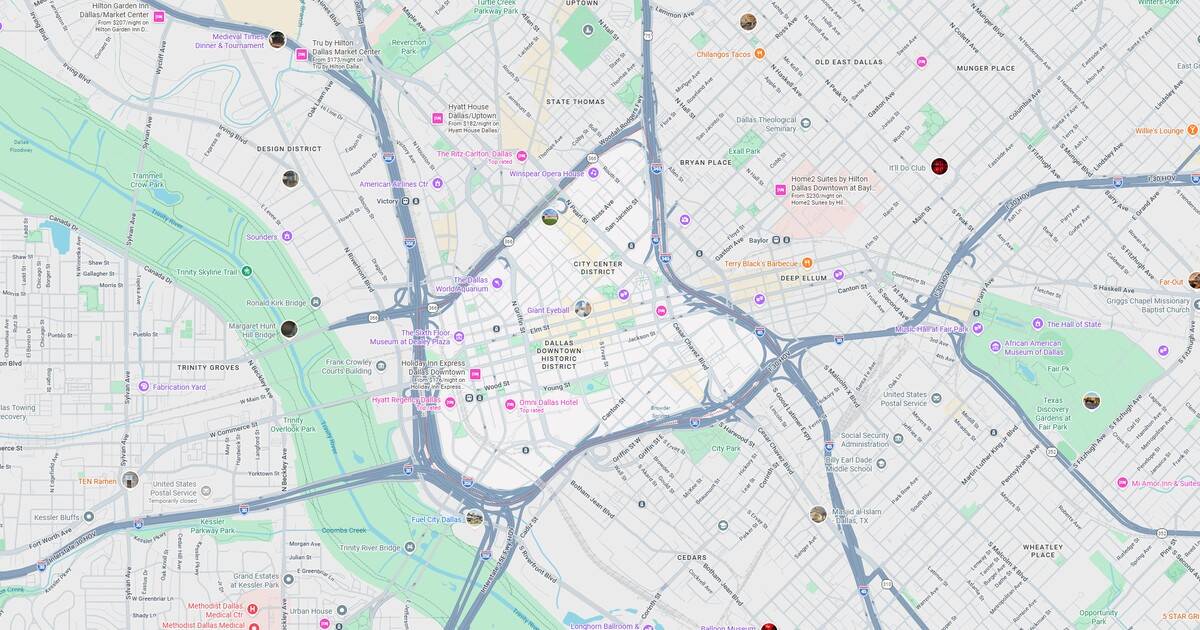 Map of New York City highlighting subway lines, bus routes, parks, and key landmarks.