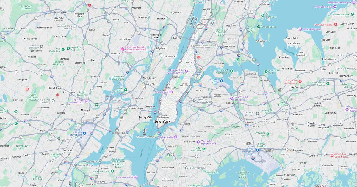 Detailed map of New York City showing subway lines, streets, parks, and key landmarks for navigation and urban planning.