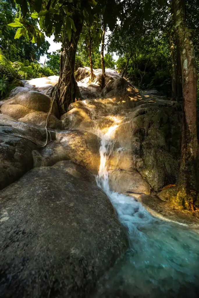 Sticky Waterfall (Bua Thong)