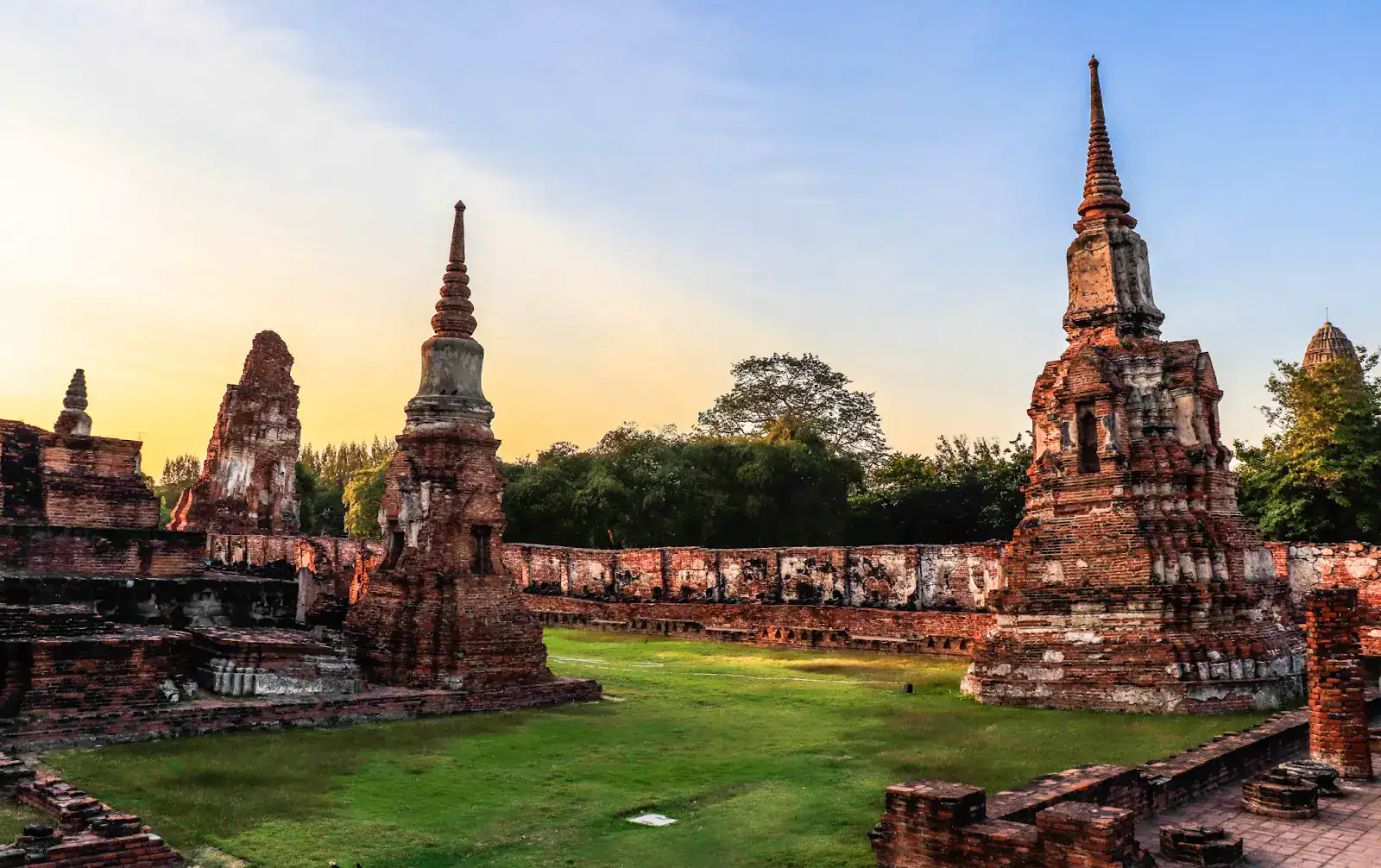 Best Weekend Trips from Bangkok: Wat Mahathat
