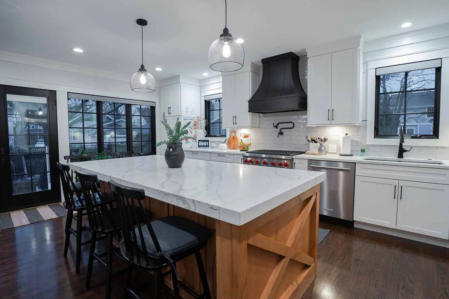 Newly remodeled kitchen by Elik Homes & Construction