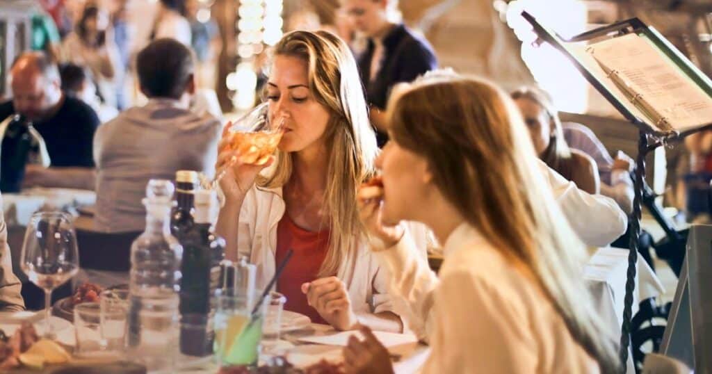 franquias de alimentação opções para investir mulheres no restaurante
