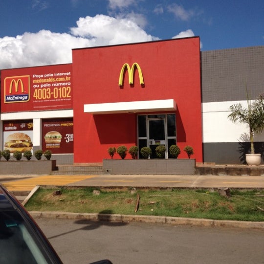 fachada da franquia mc donalds