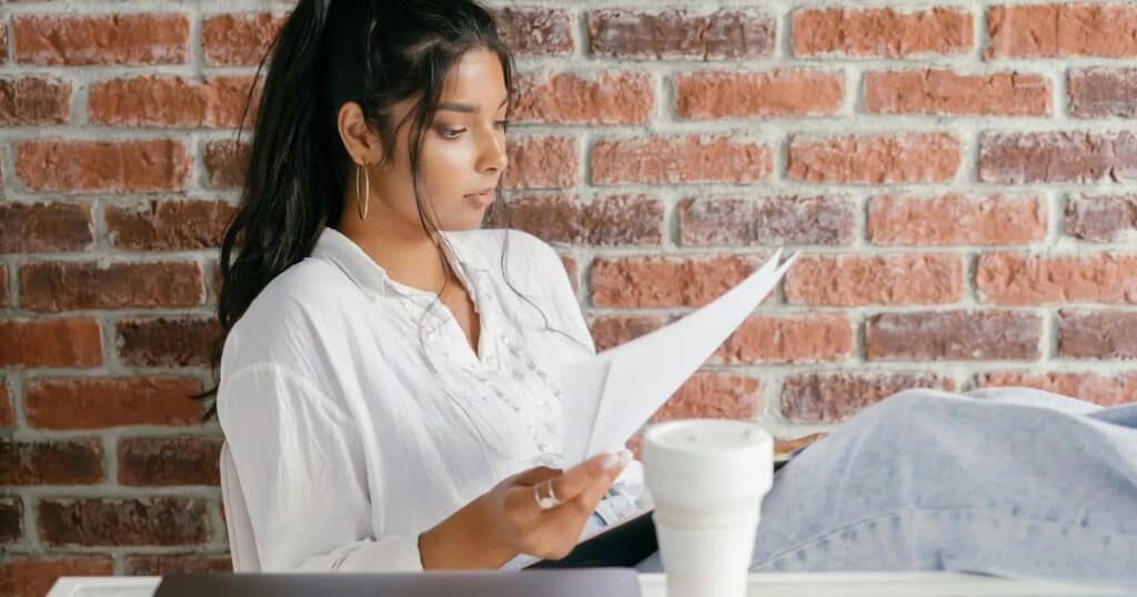 O que é ser um empreendedor franqueado? Entenda perfil e como funciona empreendedor franqueado mulher lendo