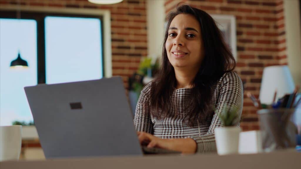 Liderança feminina no franchising: mulheres são maioria nas redes e avançam nos cargos de decisão franquia home based