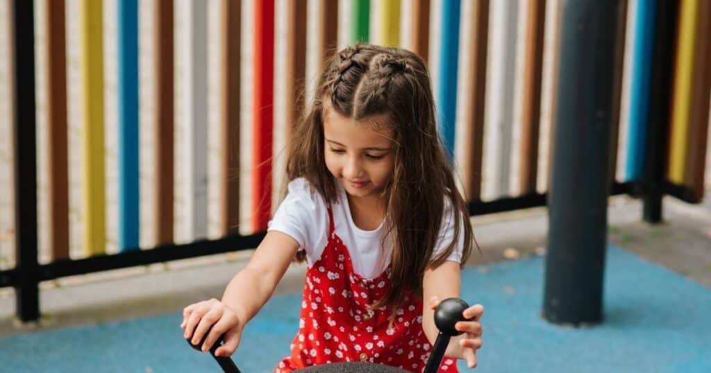 abrir franquia vale a pena criança cercadinho colorido