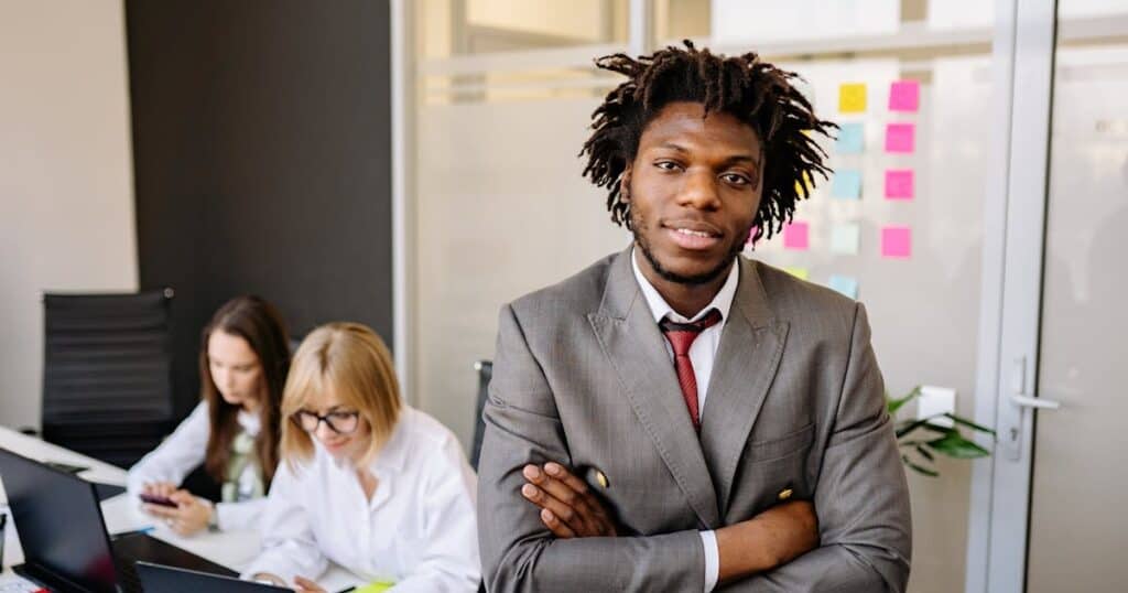 abrir franquia vale a pena homem sorridente