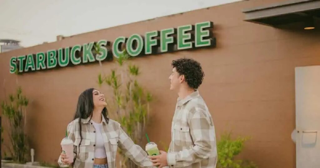 fachada de uma franquia starbucks