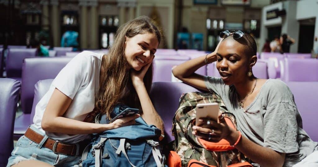 78 ideias de negócios para abrir com pouco dinheiro e lucrar rápido ideias de negócios com pouco dinheiro pessoas viajando