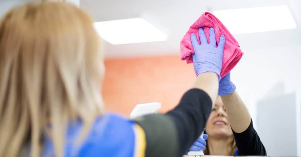 Como montar uma empresa de limpeza do zero faxineira