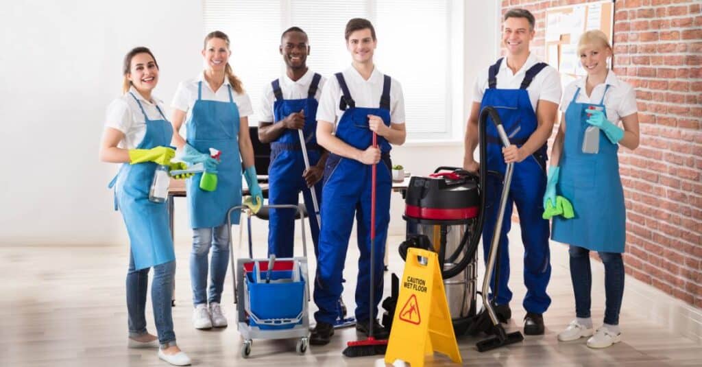 Franquias baratas e lucrativas: conheça 10 opções e invista franquia de limpeza