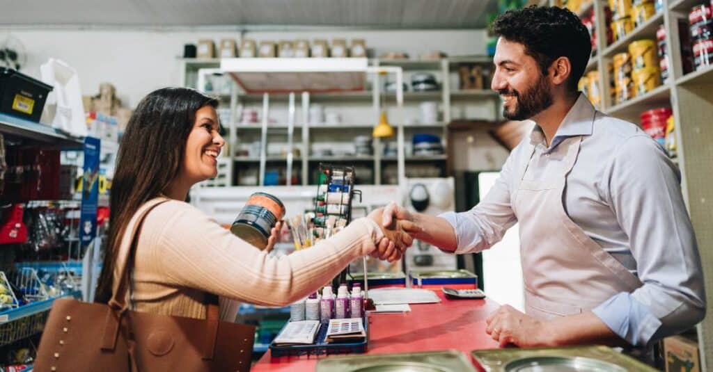 O que é franchising? Modelo fatura R$ 287 bilhões no país! microfranquias de casa e construção