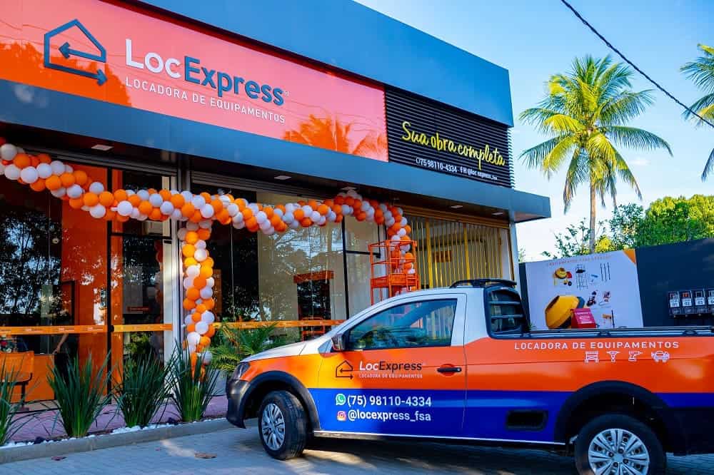 O que é franchising? Modelo fatura R$ 287 bilhões no país! fachada e carro locexpress