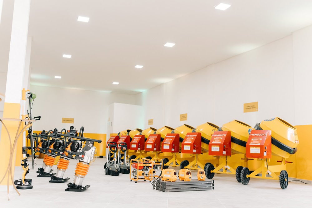 Empresa de construção: 15 franquias para investir em 2026 locexpress loja iluminada