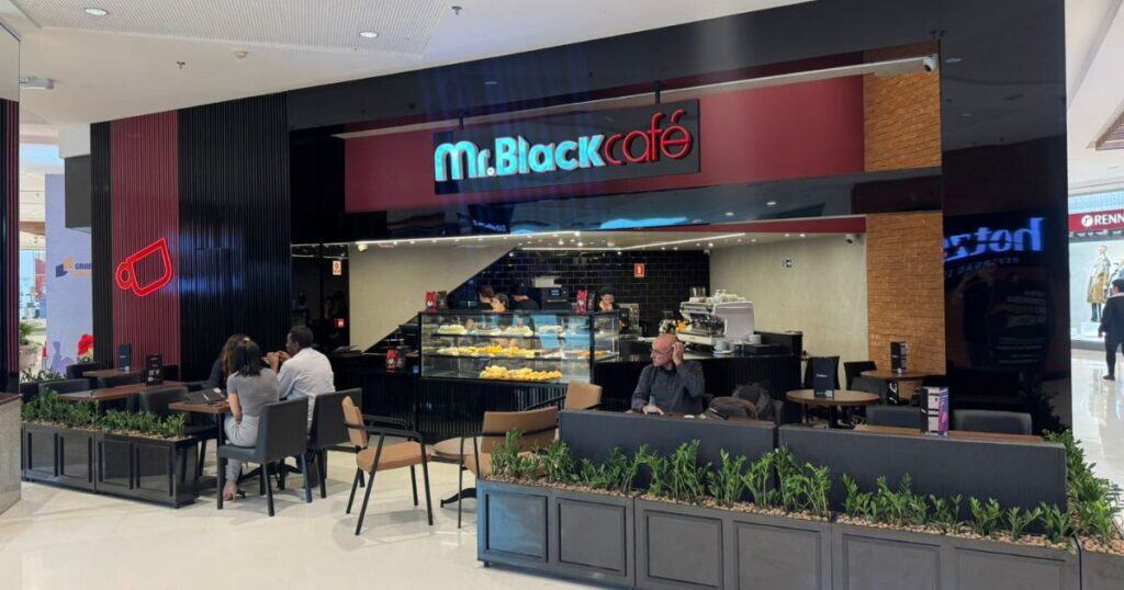 Franchising brasileiro fatura R$ 301,7 bilhões em 2025, cresce 10,5% e reforça franquias de limpeza, alimentação, moda e crédito como aposta segura mr black franchising