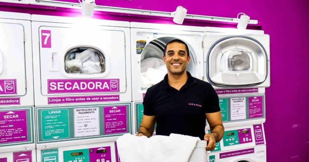 Franchising brasileiro fatura R$ 301,7 bilhões em 2025, cresce 10,5% e reforça franquias de limpeza, alimentação, moda e crédito como aposta segura lave e pegue franchising