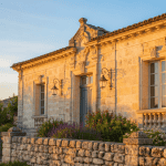 Maison pierre de taille façade calcaire dorée