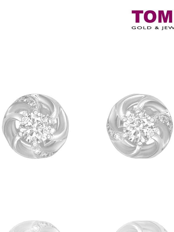 TOMEI Diamond Earrings, White Gold 375 (E1238)