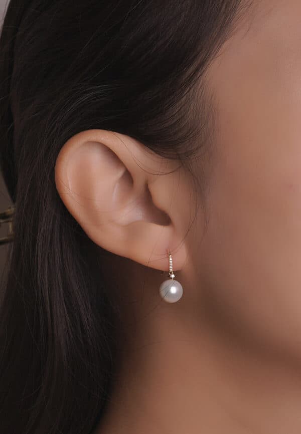 TOMEI Mesmeric Elegance of the Seas Earrings, Pearl Diamond, White/Yellow Gold 585
