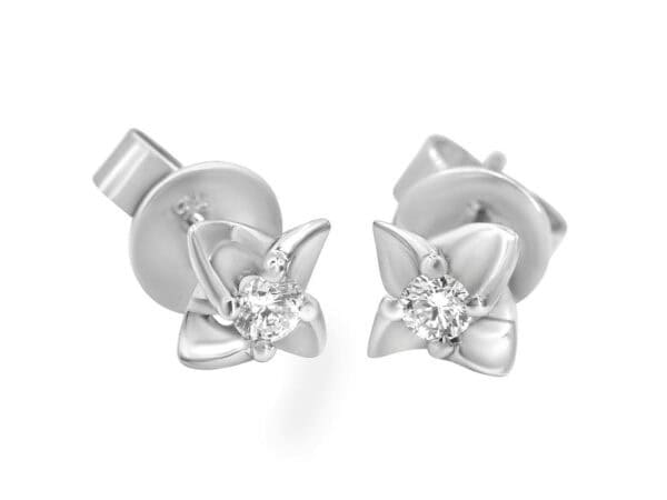 D30031410_01 Tomei White Gold 585 (14K) "Lucky in Love" Diamond Earrings (E1438)