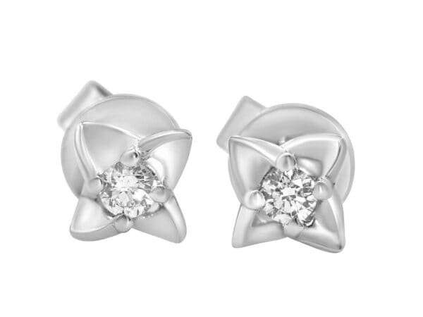 D30031410_02 Tomei White Gold 585 (14K) "Lucky in Love" Diamond Earrings (E1438)