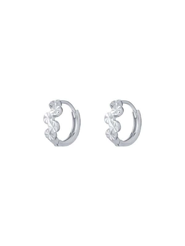 Untitled-1_0025_Curves1_7a79ce22-3d77-4178-a6b9-1096e33fb92e TOMEI Wavy Loop Earrings, White Gold 585