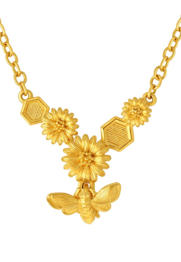 1100x762_0008_111N2957_3 TOMEI x Prima Honey Bee Necklace, Yellow Gold 999
