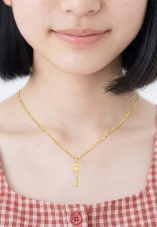 ssmy-zone-1785318350-1100x762px_13Oct_0003_9P-PT0118-L-1C.jpg TOMEI Key Pendant, Yellow Gold 916