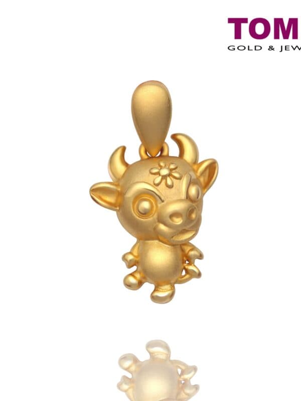 TOMEI Sweet Blessings Ox Pendant, Yellow Gold 916
