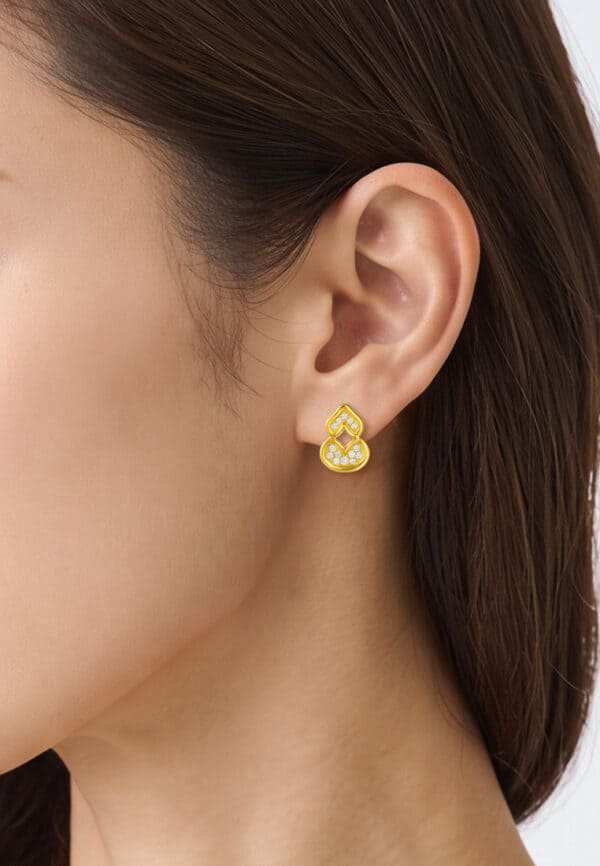 TOMEI Gourd Earrings with Diamond, Yellow Gold 999