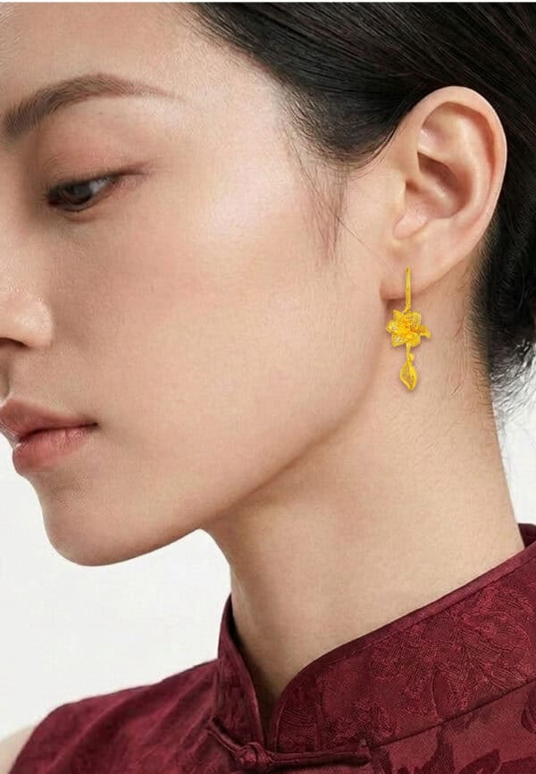 TOMEI x Xifu  【玉兰花开】Earrings, Yellow Gold 999