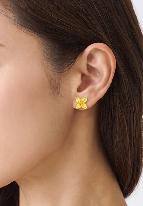 ssmy-zone-1791263494-762_0018_YHQ-4-9-68344-4_3.jpg TOMEI Petal Earrings, Yellow Gold 999/24K (5G)