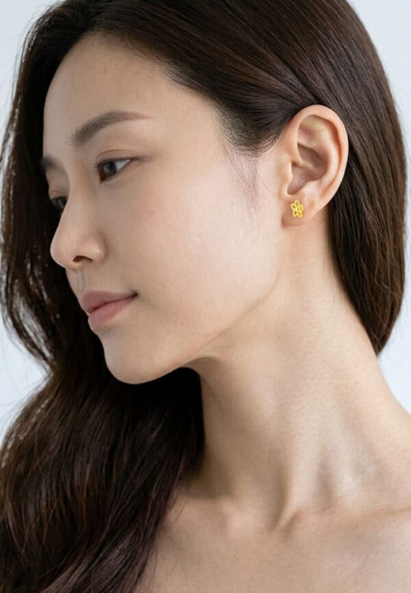 TOMEI Flower Earrings, Yellow Gold 916/22K