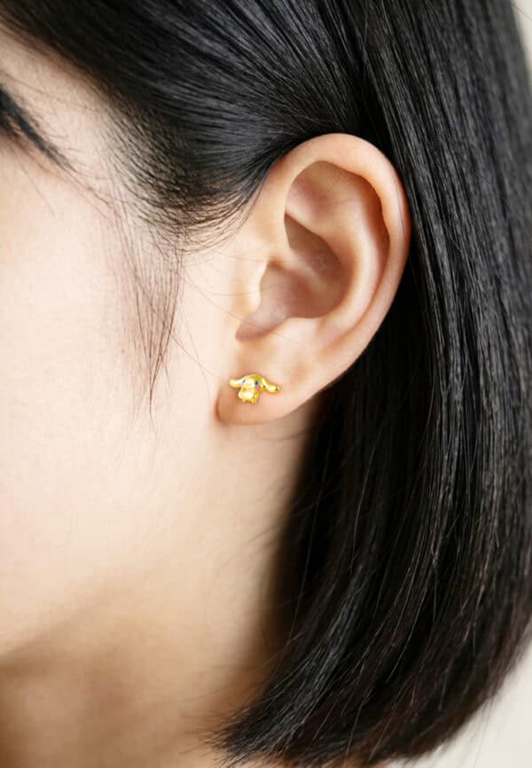 ssmy-zone-1792658315-1100x762px_16Jan_0000_HK-C-YG1416E-EC.jpg TOMEI I Sanrio Pink Cinnamoroll Earrings, Yellow Gold 916/22K