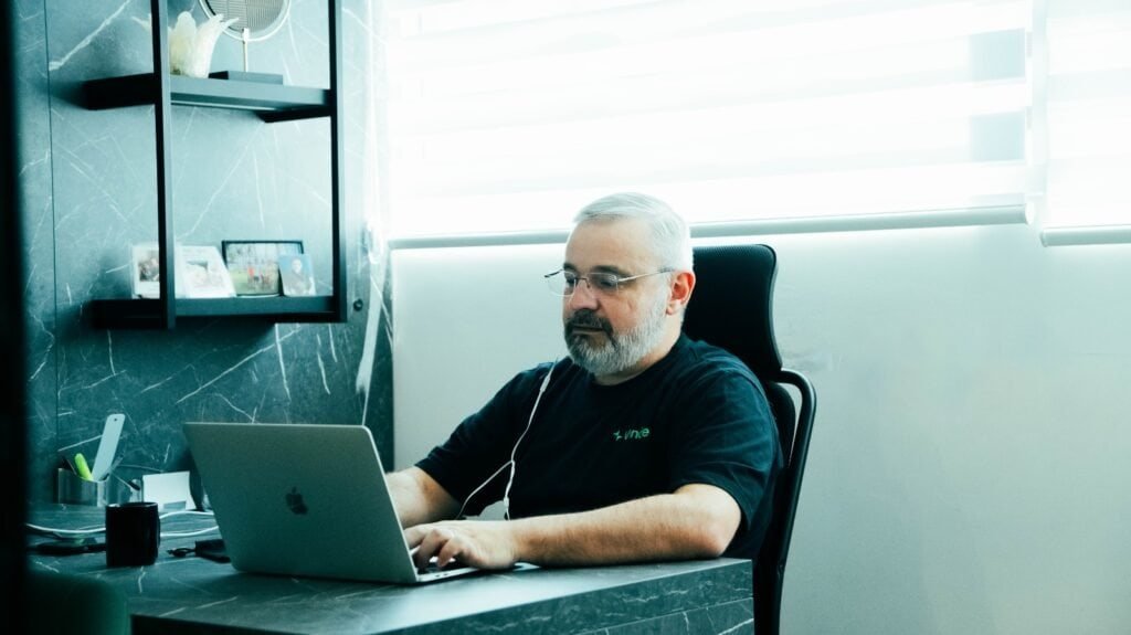 Profissional de Criciúma trabalha na otimização de tributos em Santa Catarina.