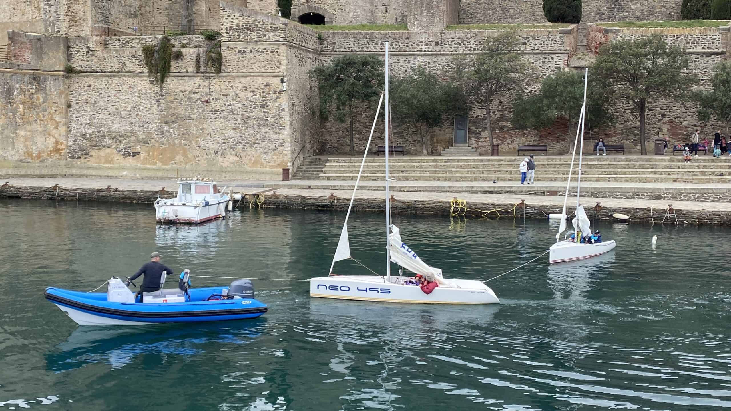 Learn how to sail in the bay around Collioure.