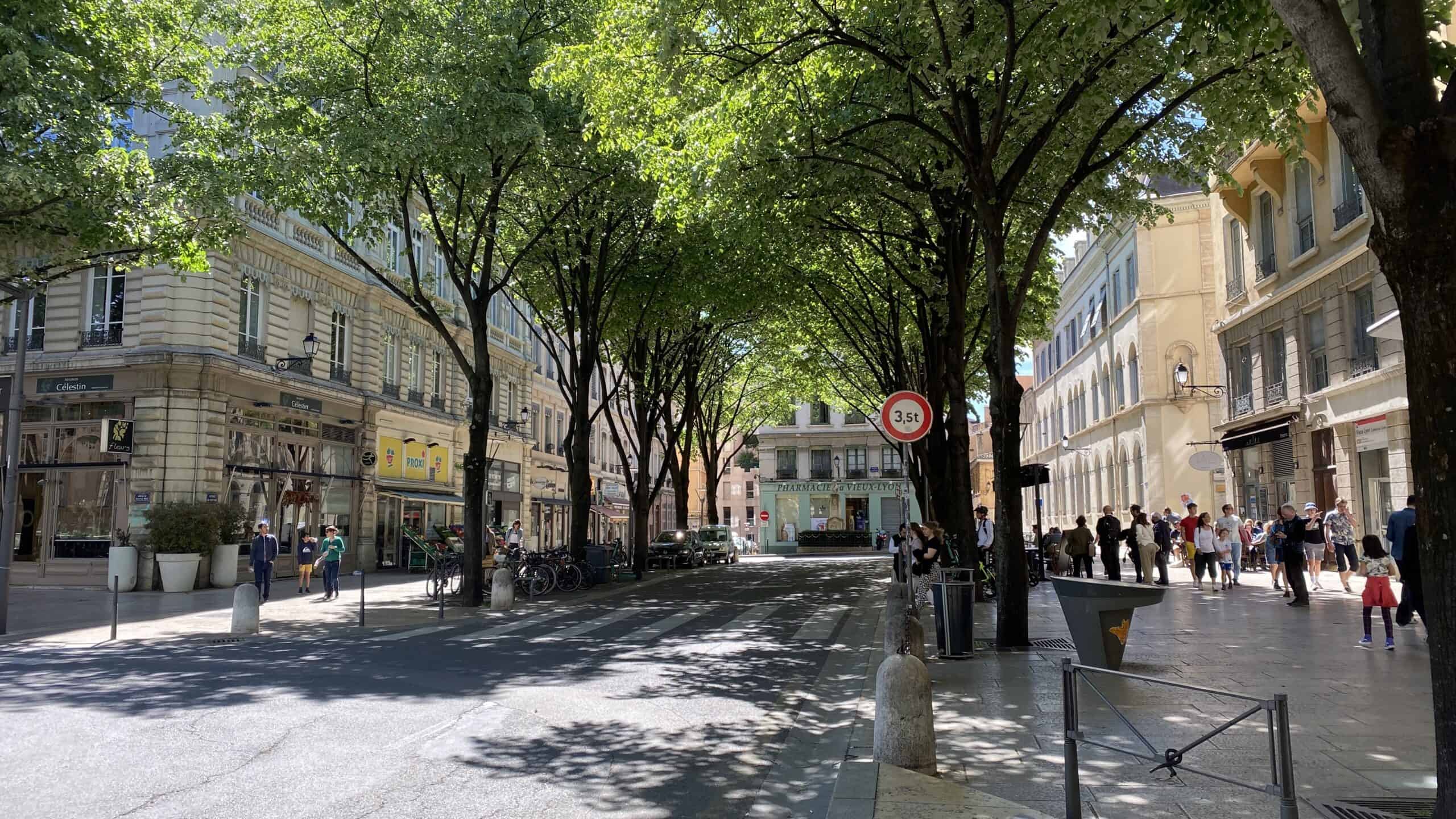 Large plazas in Lyon