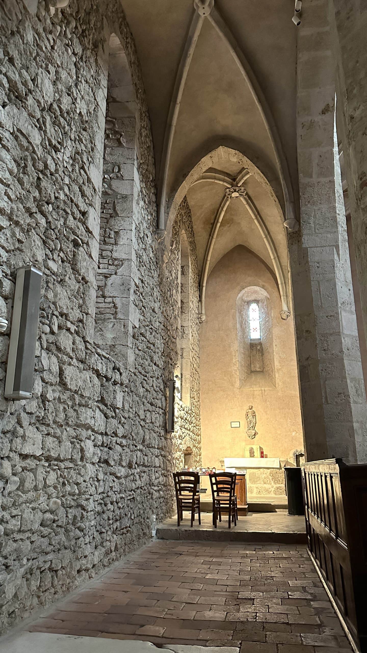 Perouges church