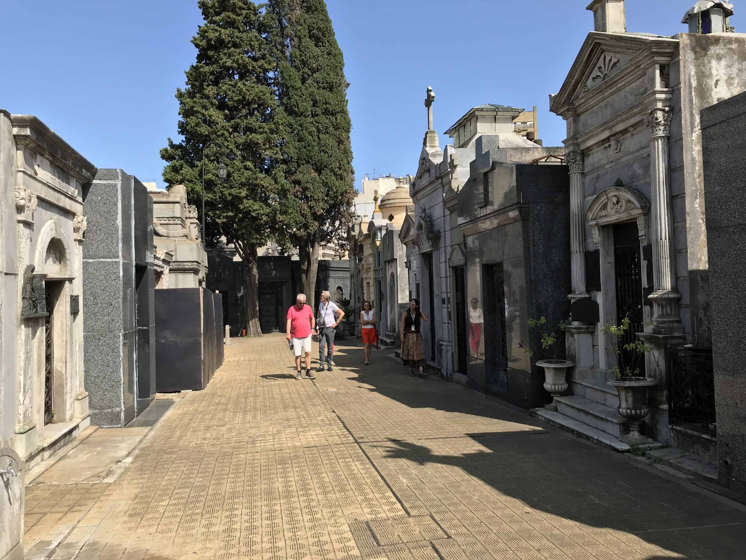 Wide open walkways between tombs