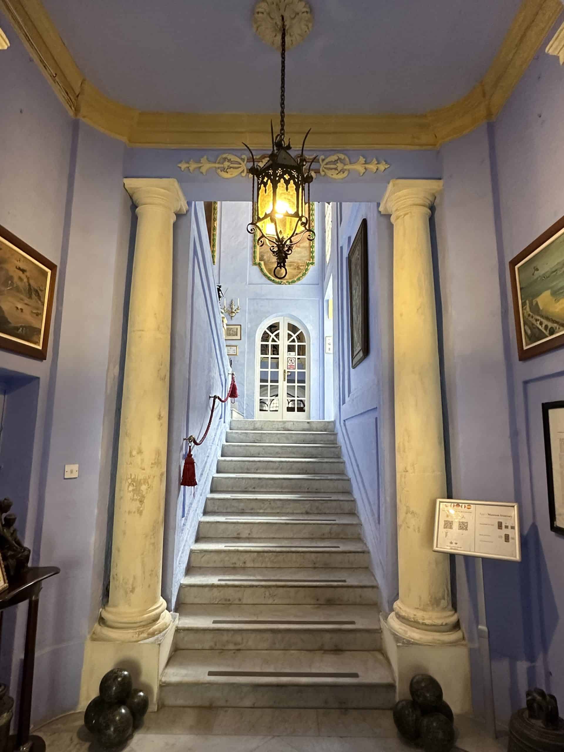Entry staircase