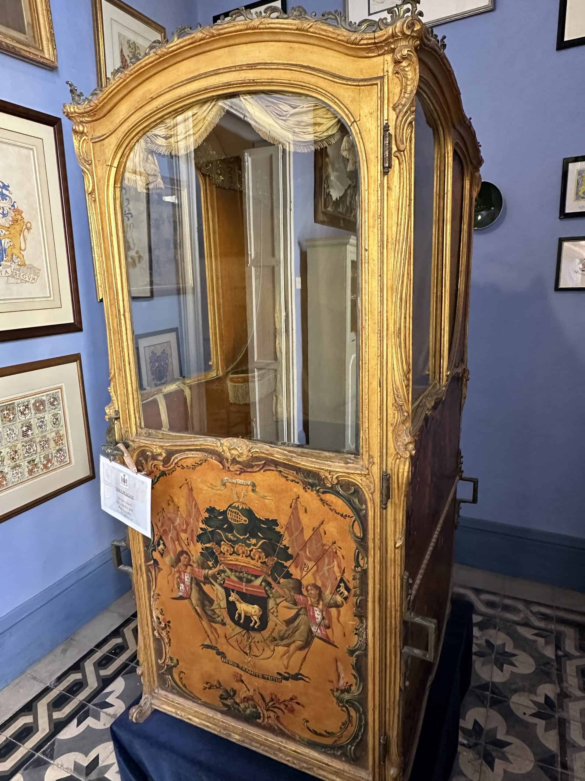 Sedan chair