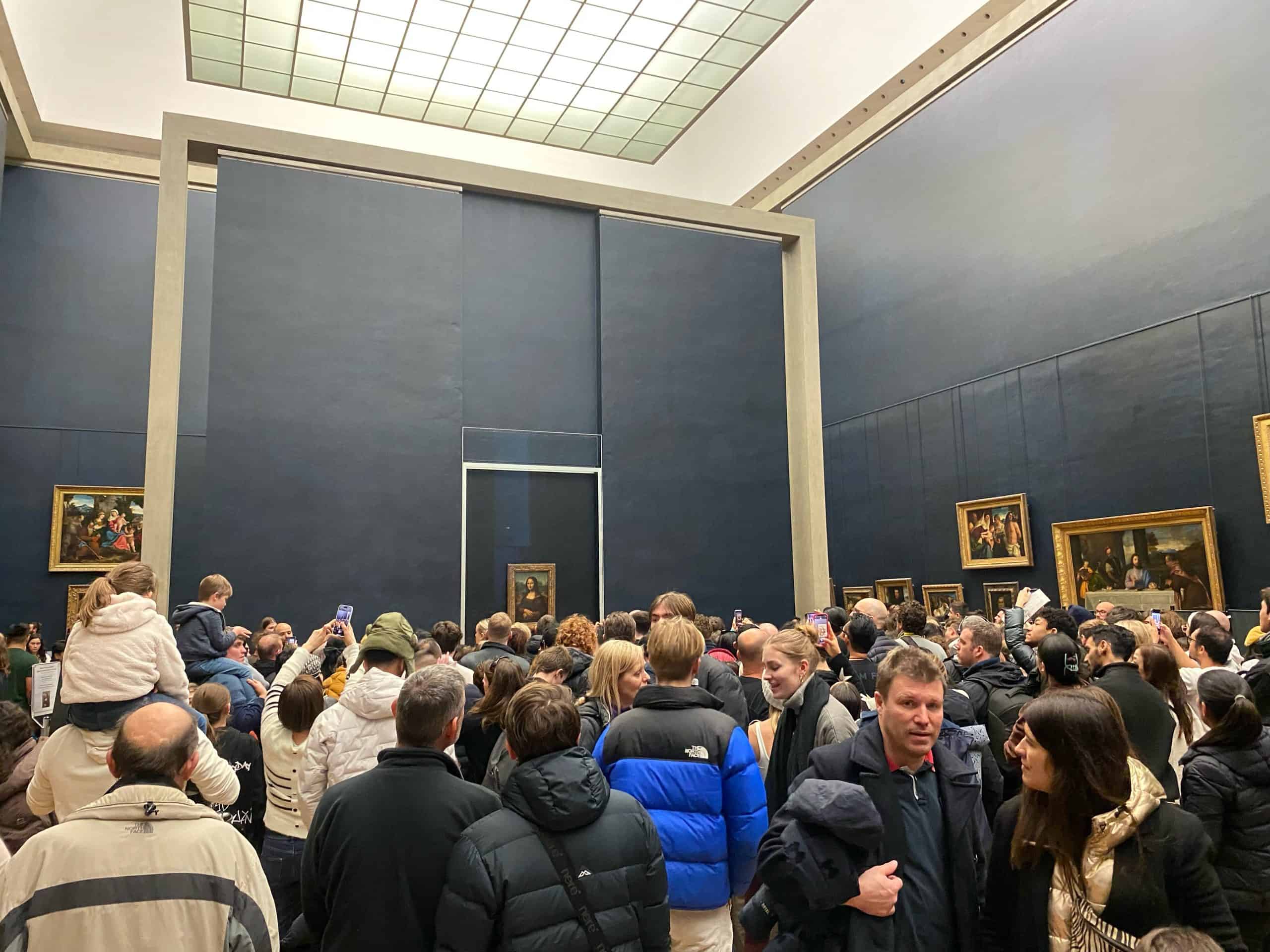 Crowds around the Mona Lisa
